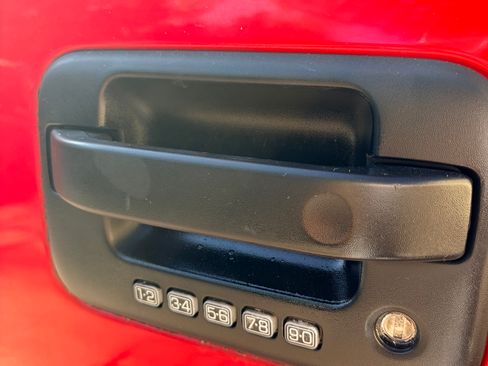 Used 2005 Ford F150 Lariat RWD image 10