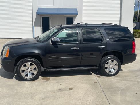 Used 2012 GMC Yukon SLT w/ SLT Chrome Package image 6