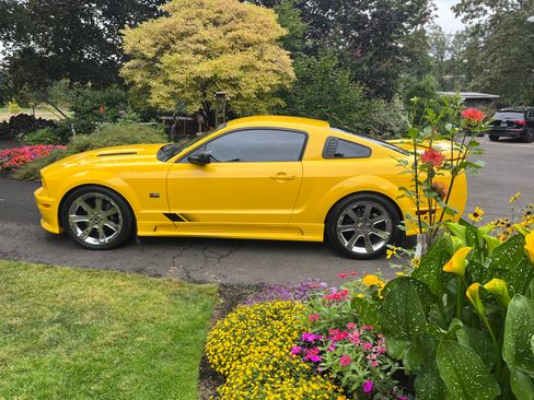 Used 2005 Ford Mustang GT Premium RWD image 1