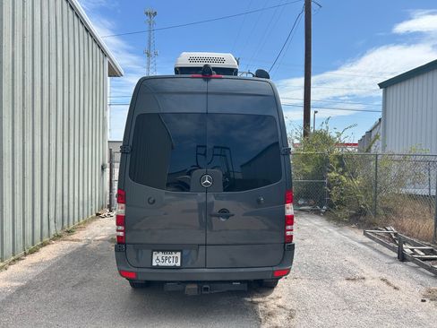 Used 2018 Mercedes-Benz Sprinter 2500 image 30