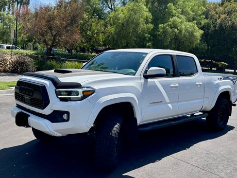 Used 2022 Toyota Tacoma TRD Sport w/ Technology Package RWD image 1