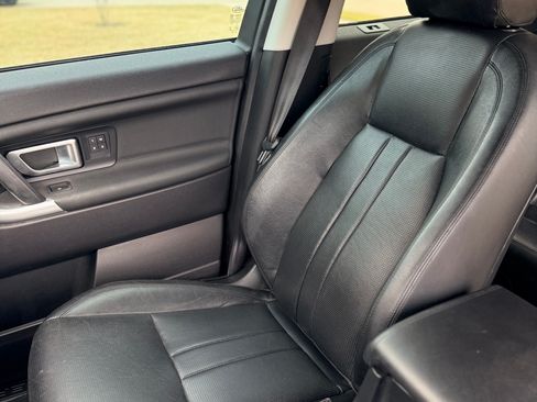 Used 2018 Land Rover Discovery Sport HSE image 24