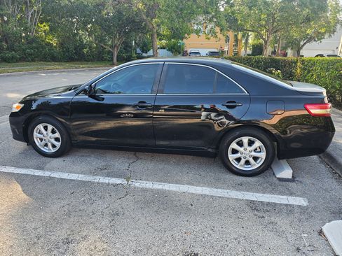 Used 2011 Toyota Camry LE image 4