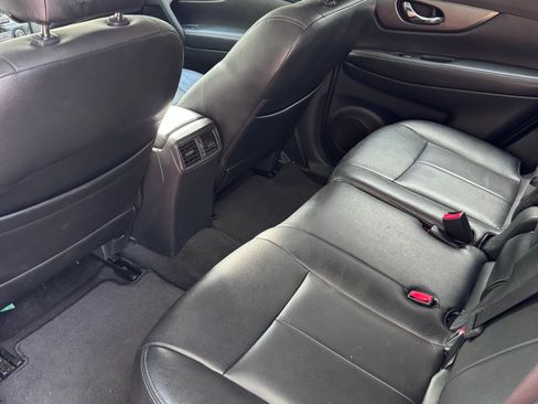 Used 2016 Nissan Rogue S w/ Appearance Package AWD/4WD image 13