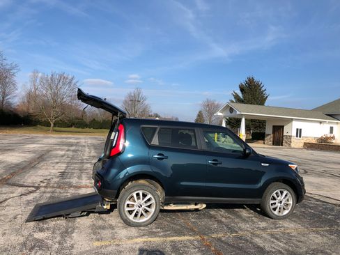 Used 2017 Kia Soul + FWD image 1