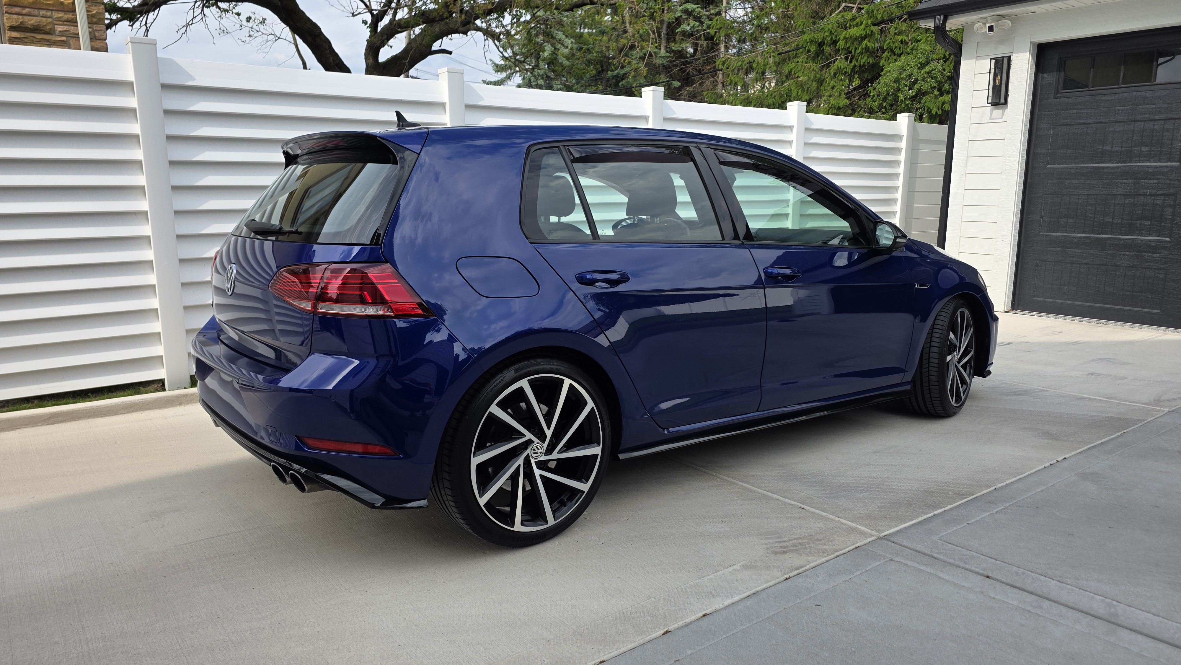 Used 2018 Volkswagen Golf 4-Door AWD/4WD image 2