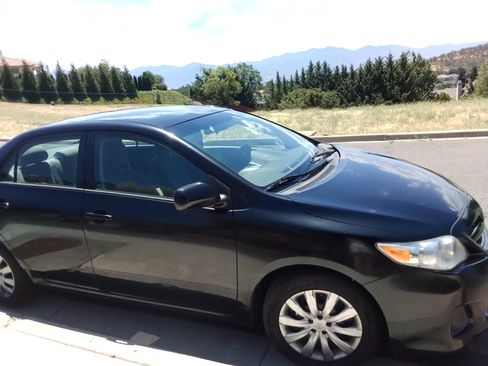 Used 2012 Toyota Corolla LE FWD image 2