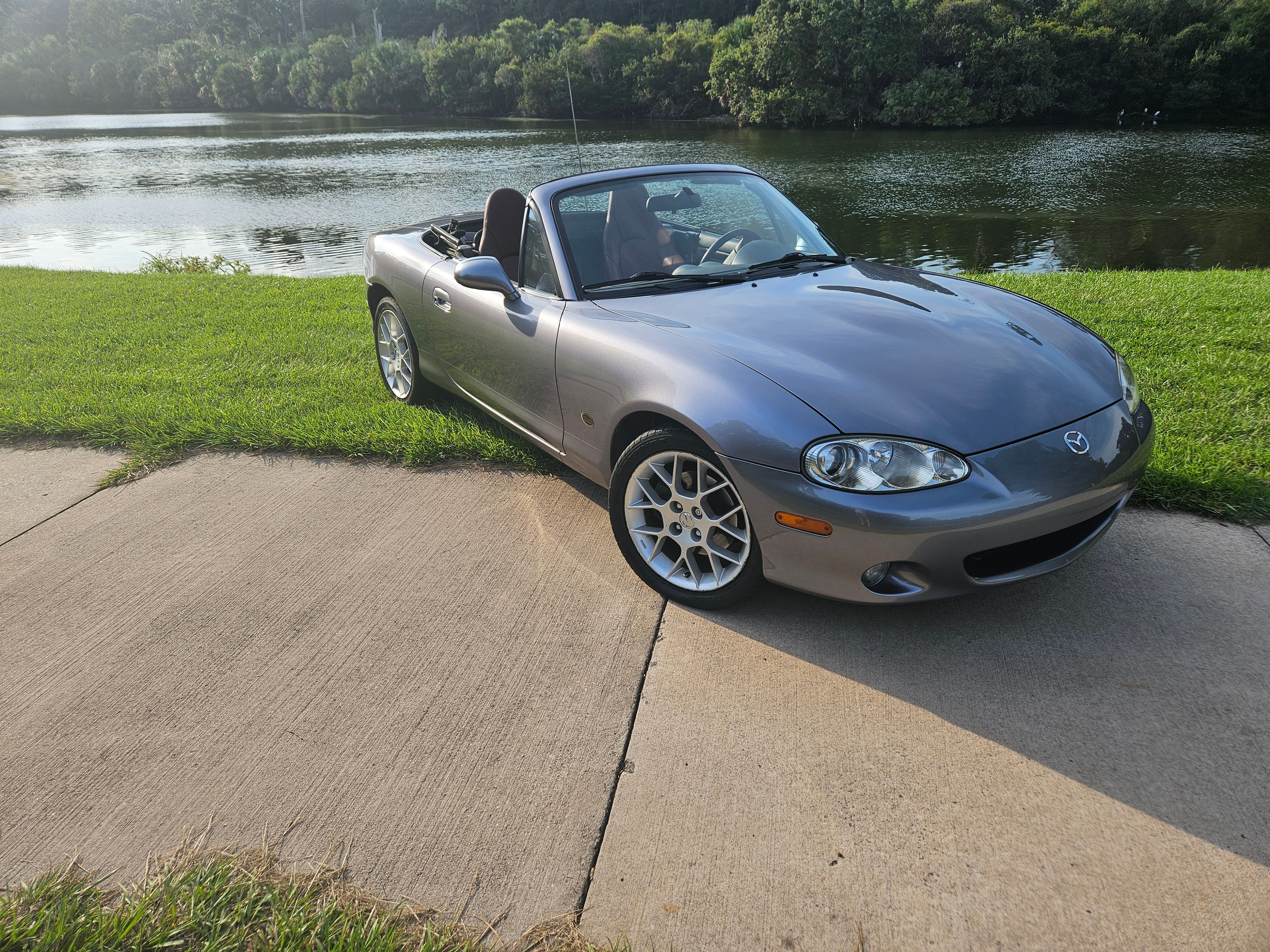 Used 2002 MAZDA MX-5 Miata LS RWD image 1