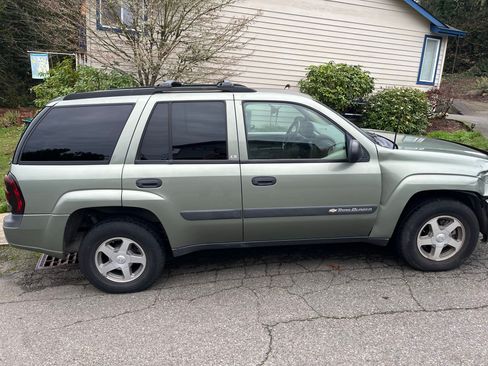 Used 2004 Chevrolet TrailBlazer LS w/ LS Preferred Equipment Group image 2