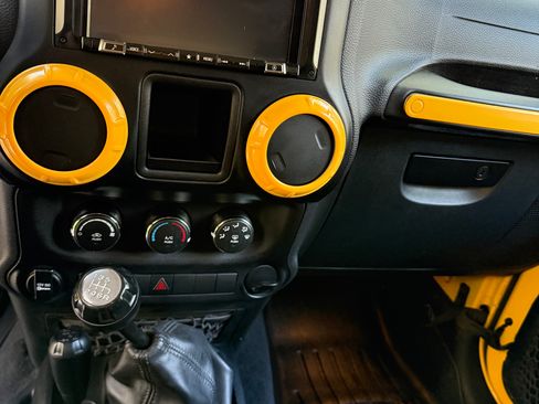Used 2015 Jeep Wrangler Sport AWD/4WD image 11