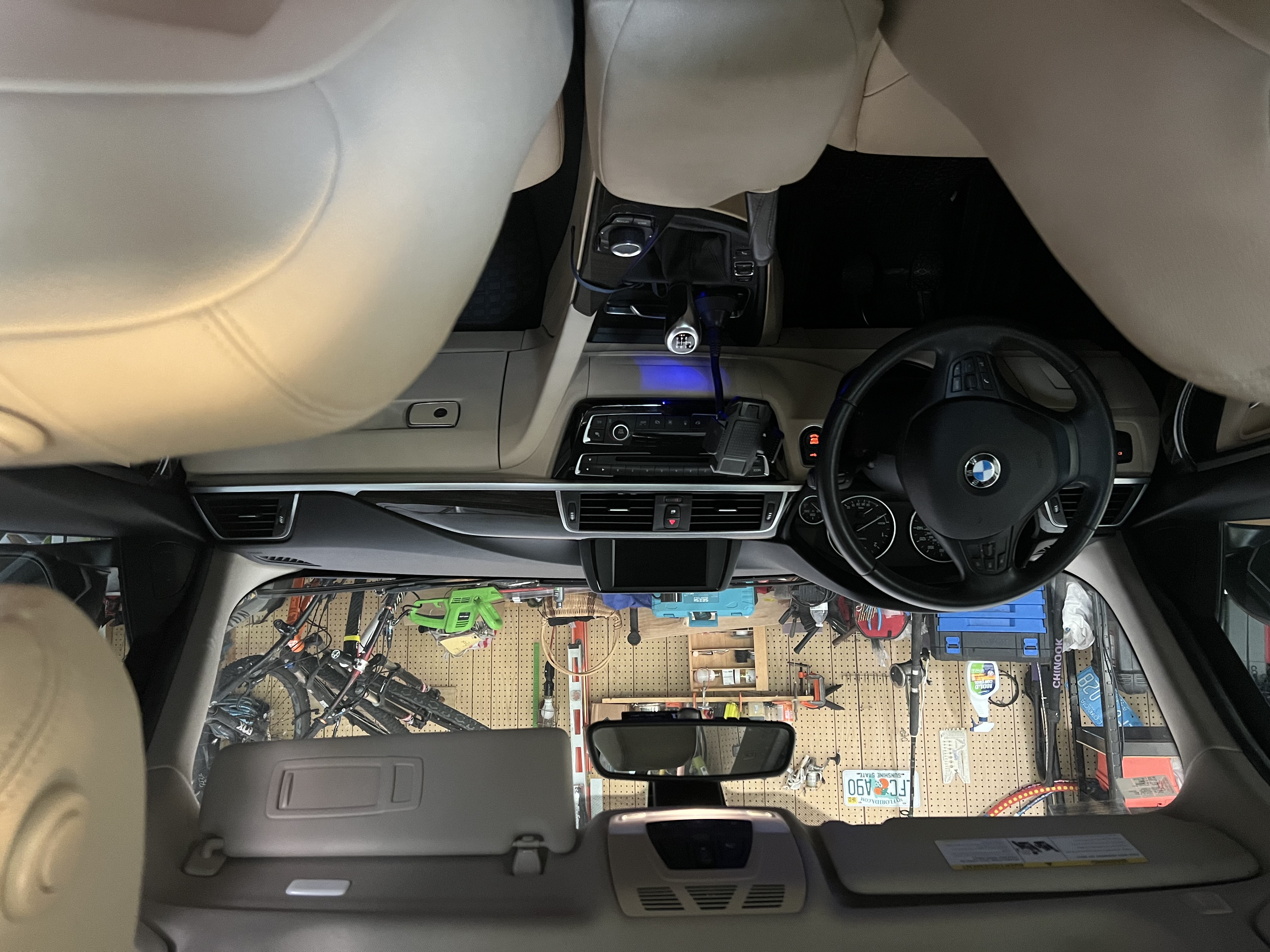 Used 2017 BMW 320i Sedan RWD image 5