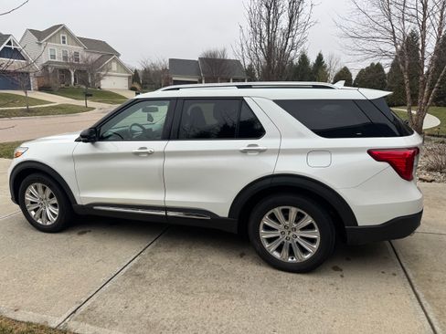 Used 2020 Ford Explorer Limited image 1