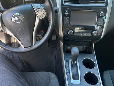 Used 2015 Nissan Altima 2.5 SV w/ Convenience Package image 8