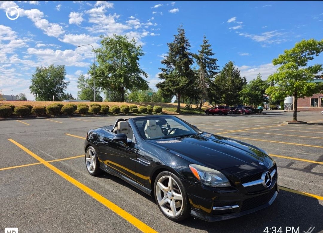 Used 2013 Mercedes-Benz SLK 250 w/ Premium I Pkg image 4