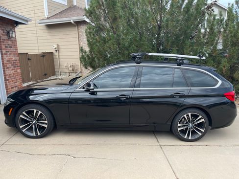 Used 2018 BMW 330i xDrive Wagon AWD/4WD image 2
