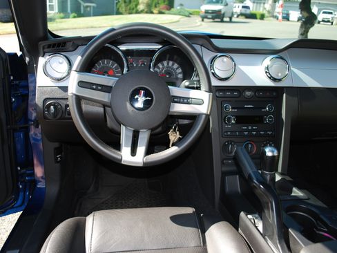 Used 2009 Ford Mustang GT Premium RWD image 25