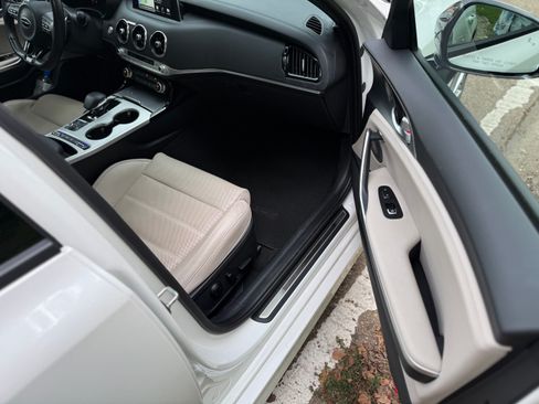 Used 2019 Kia Stinger GT2 AWD/4WD image 28
