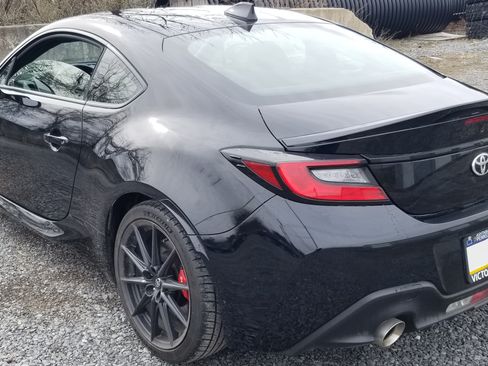 Used 2025 Toyota GR86 Premium w/ Performance Package image 9