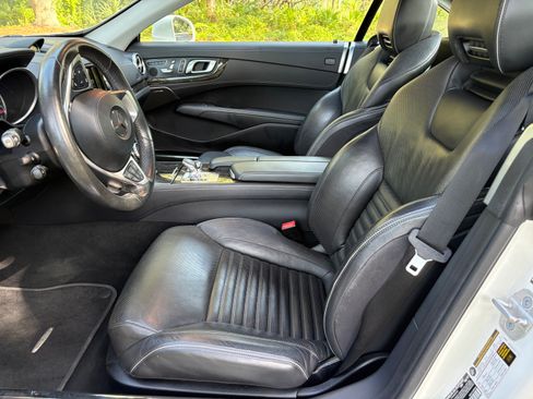 Used 2018 Mercedes-Benz SL 550 image 11