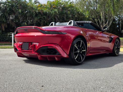 Used 2021 Aston Martin V8 Vantage Roadster image 12