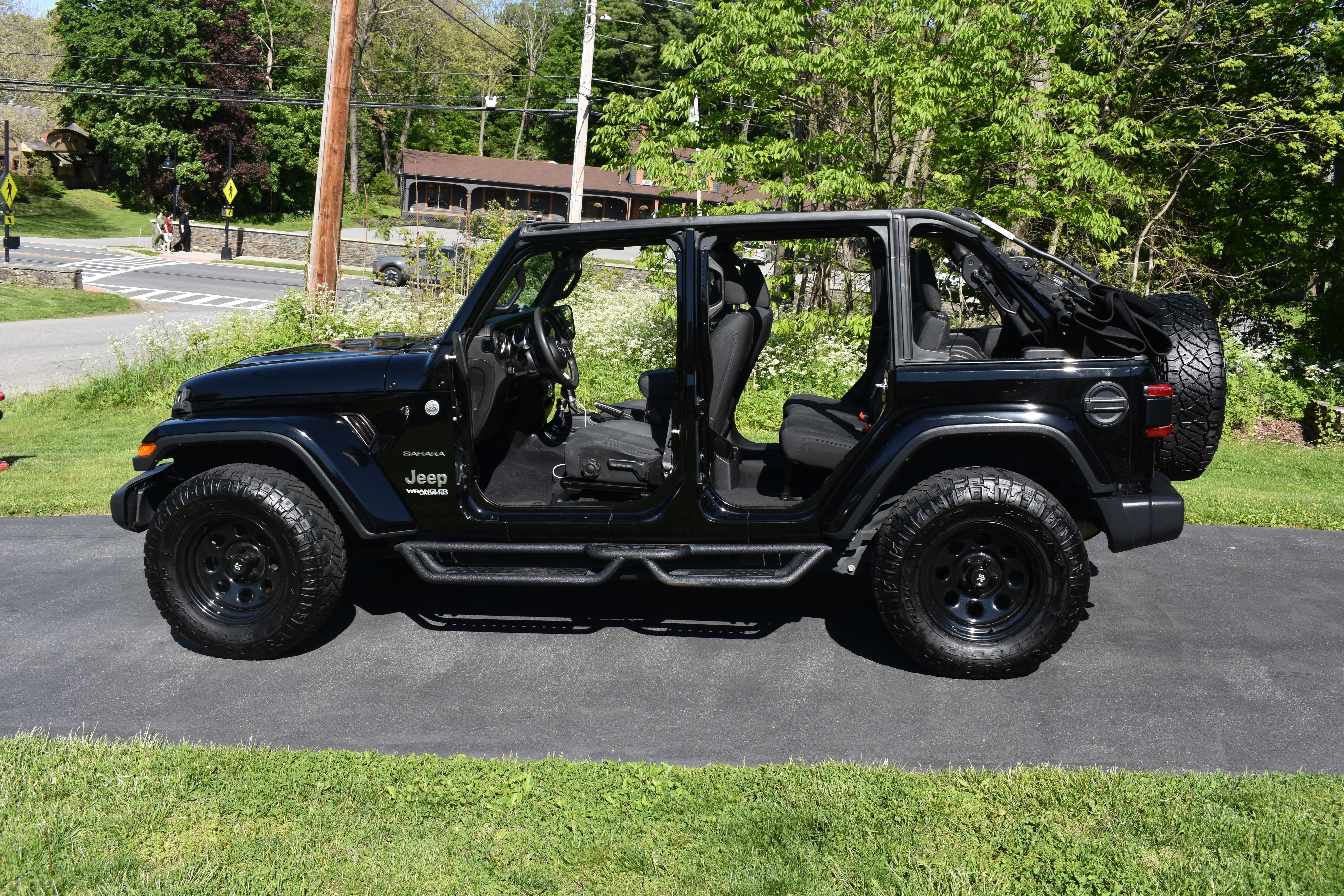 Used 2019 Jeep Wrangler Unlimited Sahara w/ Dual Top Group AWD/4WD image 5