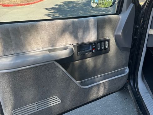 Used 1992 Chevrolet Silverado 1500 2WD Regular Cab image 10