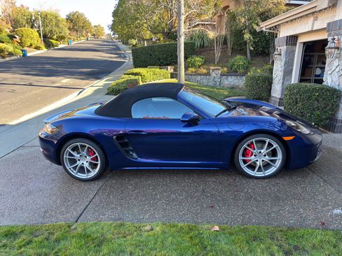Used 2025 Porsche 718 Boxster S image 2