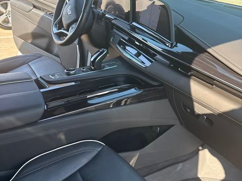 Used 2024 Cadillac Escalade ESV Sport w/ LPO, ONYX Package image 32