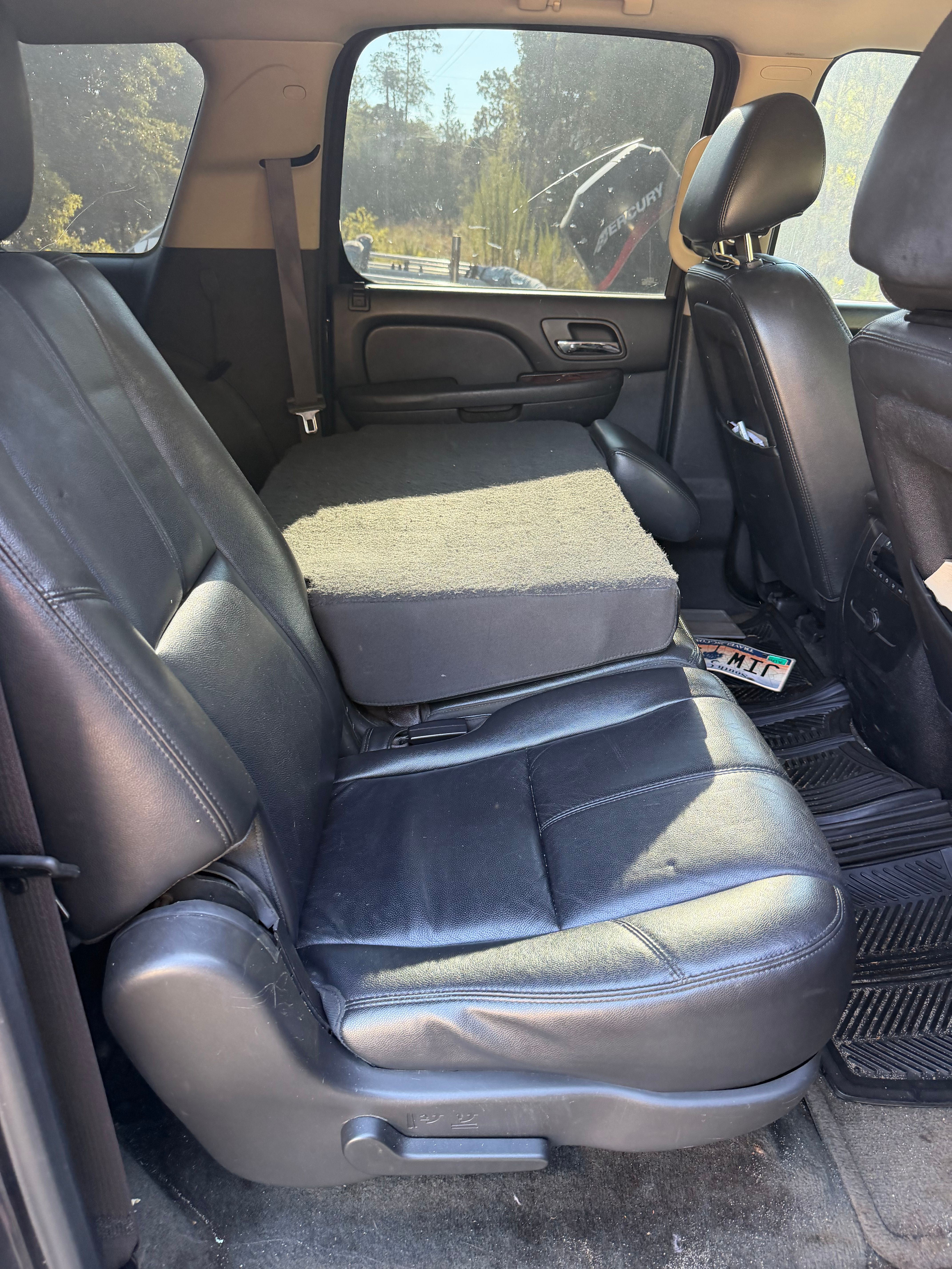 Used 2013 Chevrolet Suburban LT RWD image 9