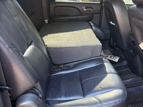 Used 2013 Chevrolet Suburban LT RWD image 9