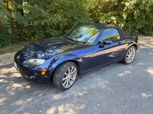 Used 2008 MAZDA MX-5 Miata Grand Touring RWD image 5