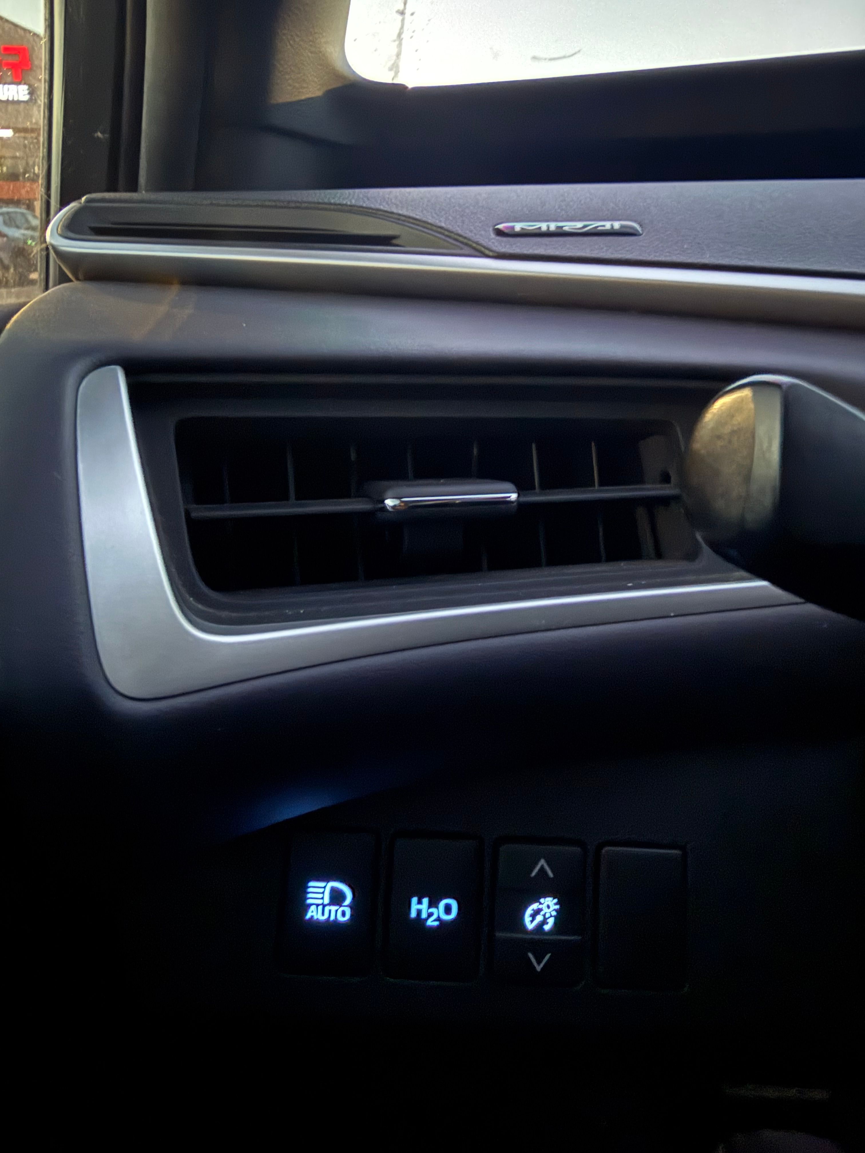Used 2020 Toyota Mirai FWD image 18