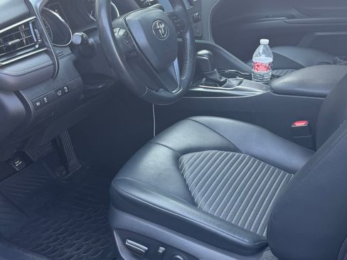 Used 2020 Toyota Camry SE w/ Convenience Package FWD image 5
