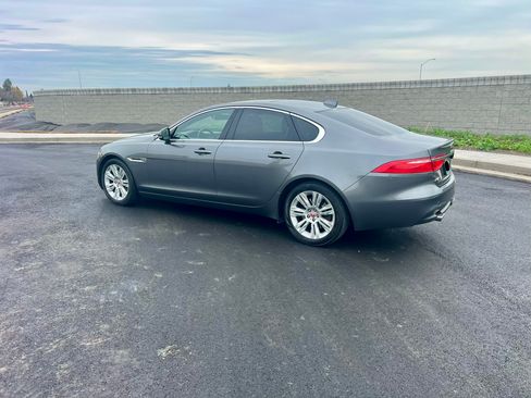Used 2017 Jaguar XF Premium image 9