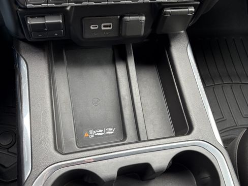 Used 2019 Chevrolet Silverado 1500 LTZ w/ LTZ Plus Package AWD/4WD image 19