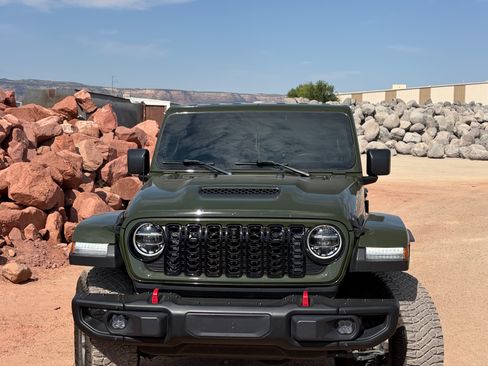Used 2022 Jeep Gladiator Mojave w/ LED Lighting Group AWD/4WD image 4