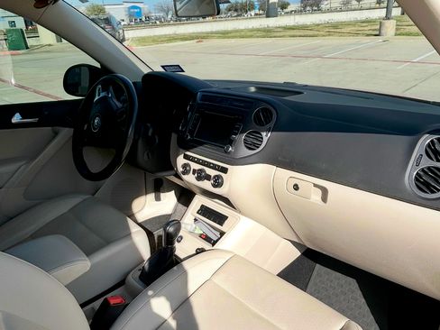 Used 2014 Volkswagen Tiguan SE image 16