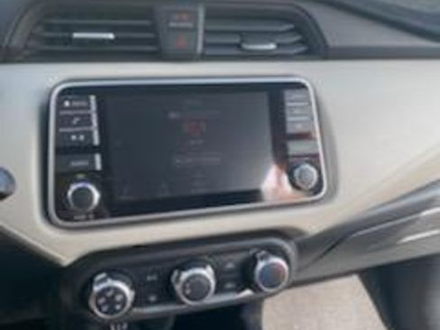 Used 2021 Nissan Versa SV image 14