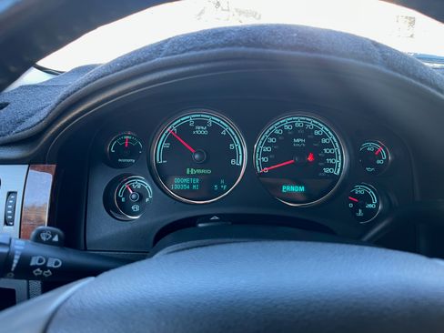 Used 2012 GMC Yukon 2WD Hybrid image 3