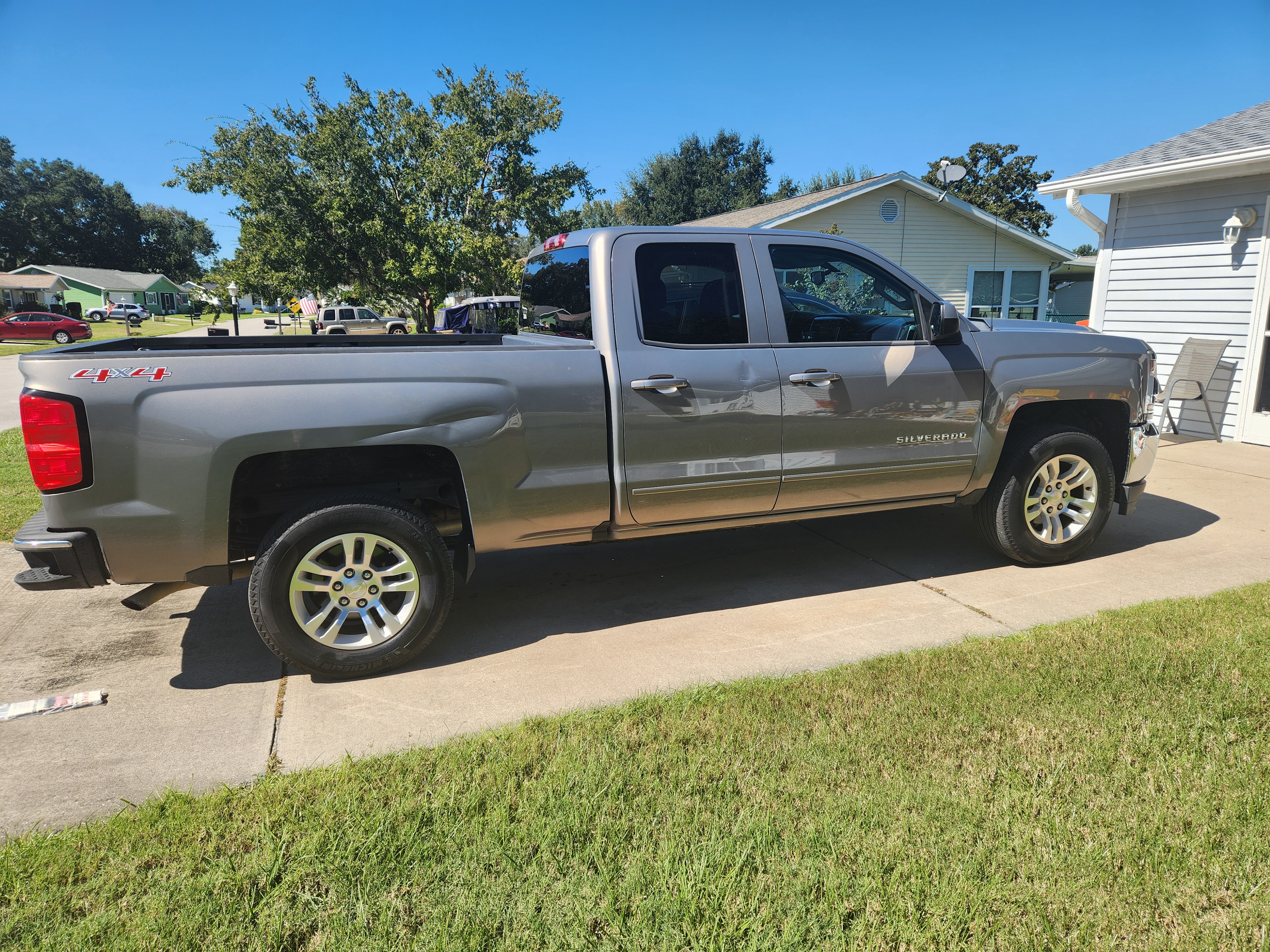 Used 2017 Chevrolet Silverado 1500 LT w/ All Star Edition AWD/4WD image 4