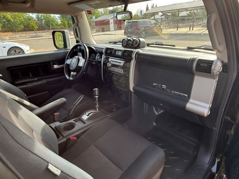 Used 2007 Toyota FJ Cruiser 2WD image 10