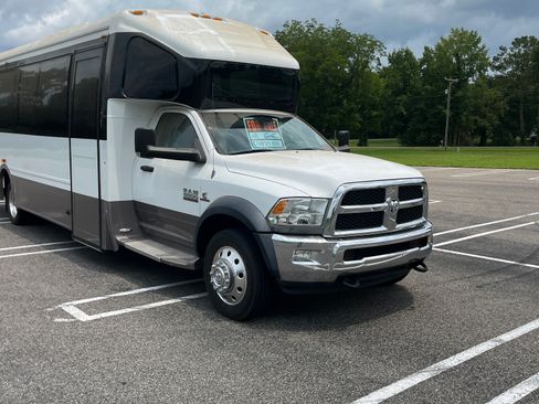 Used 2014 RAM 5500 SLT w/ Quick Order Package 29G SLT RWD image 18