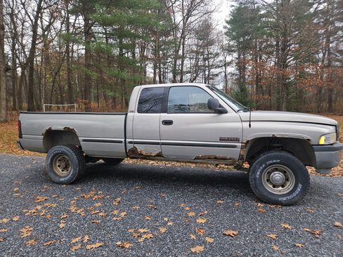 Used 1998 Dodge Ram 2500 Truck 4x4 Quad Cab image 1