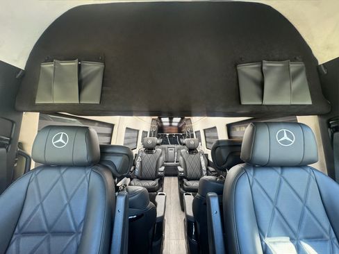 Used 2024 Mercedes-Benz Sprinter 2500 image 12