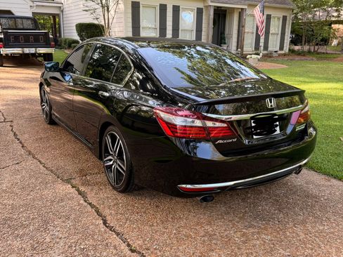 Used 2017 Honda Accord Sport Special Edition image 4