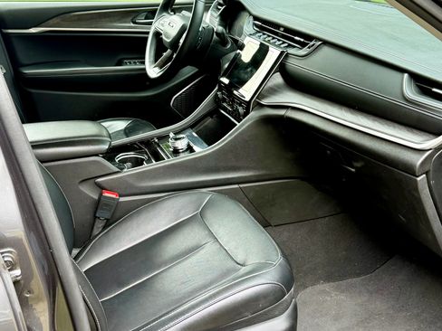 Used 2021 Jeep Grand Cherokee L Limited AWD/4WD image 18