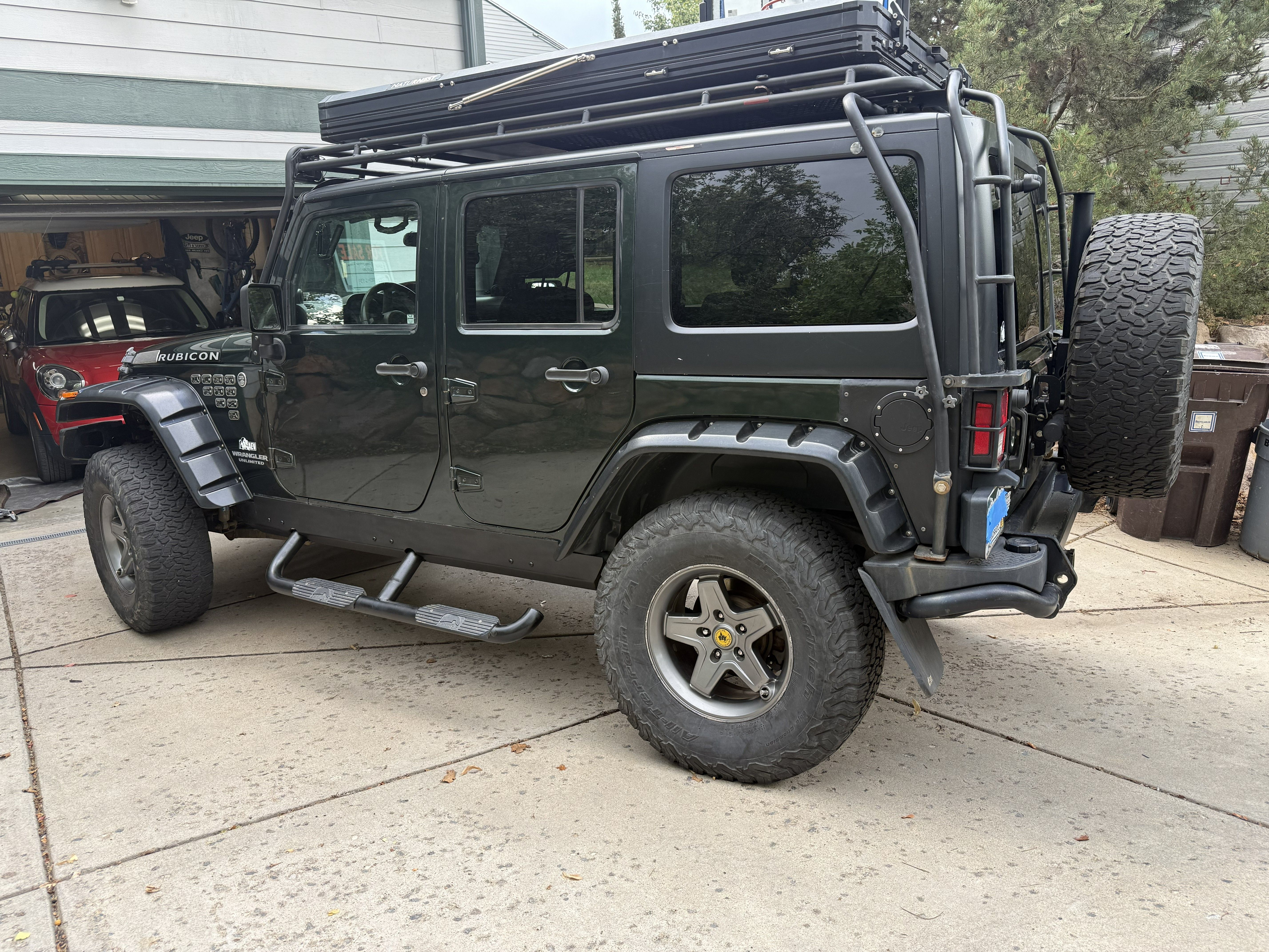 Used 2010 Jeep Wrangler Unlimited Rubicon w/ Dual Top Group AWD/4WD image 5