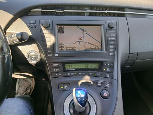 Used 2010 Toyota Prius Five image 18