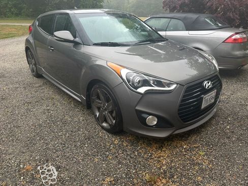 Used 2015 Hyundai Veloster Turbo FWD image 2