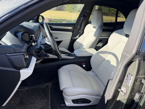 Used 2024 Porsche Macan 4 Electric image 14